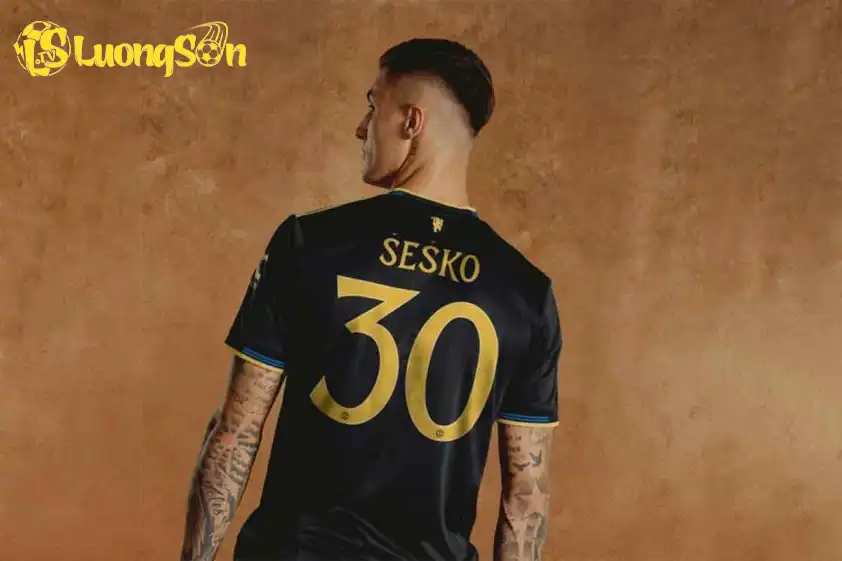 Sesko chính thức mặc áo số 30 tại Manchester United (Ảnh: Manchester United). Sesko chính thức mặc áo số 30 tại Manchester United (Ảnh: Manchester United).