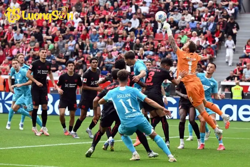 Leverkusen cần tìm lại sự ổn định sau mùa hè đầy biến động