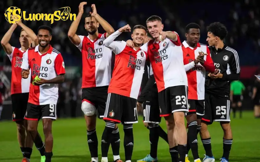 Feyenoord đang thăng hoa trên BXH VĐQG Hà Lan Feyenoord đang thăng hoa trên BXH VĐQG Hà Lan