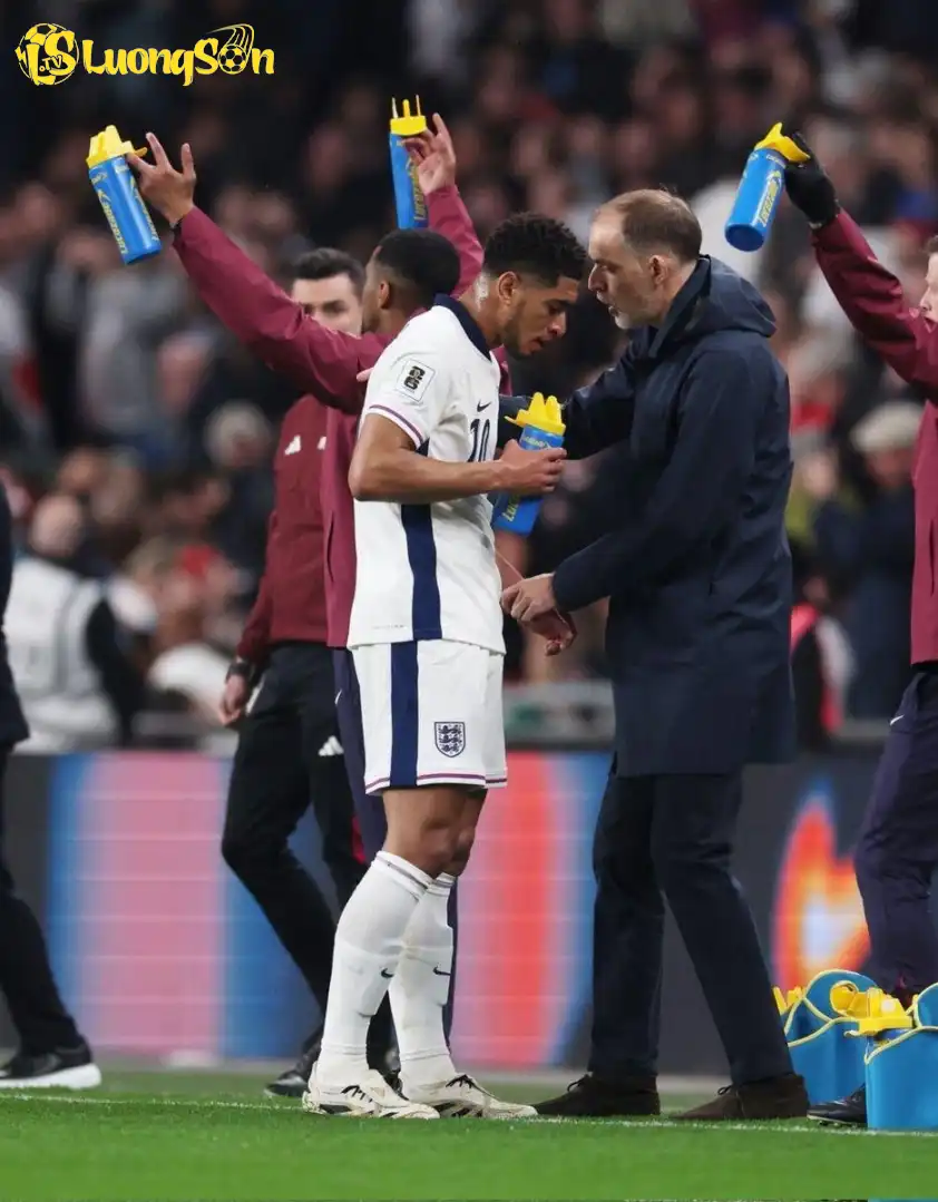 ĐT Anh có những ồn ào trong phòng thay đồ liên quan đến Bellingham. (Ảnh: Nền tảng X) ĐT Anh có những ồn ào trong phòng thay đồ liên quan đến Bellingham. (Ảnh: Nền tảng X)