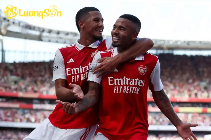 Saliba và các cầu thủ Arsenal ví Jesus như Ronaldo Saliba và các cầu thủ Arsenal ví Jesus như Ronaldo