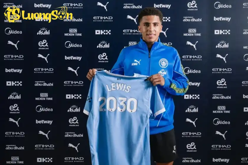 Lewis ở lại Etihad đến năm 2030, tùy chọn gia hạn thêm 1 năm