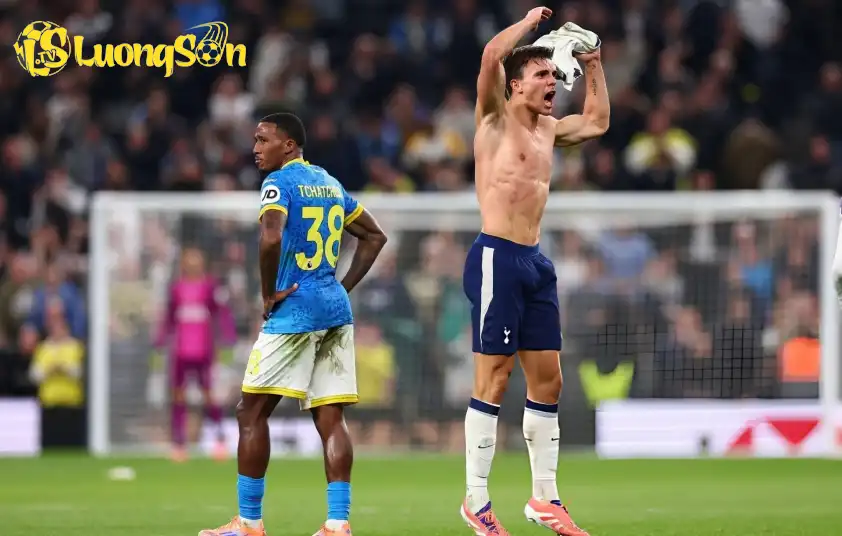 Palhinha gỡ hòa cho Tottenham phút bù giờ