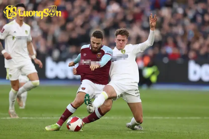 Cả Leeds và West Ham đều đang rất cần chiến thắng.
