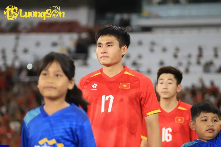 Phi Hoàng đang là hậu vệ trái số 1 của U23 Việt Nam Phi Hoàng đang là hậu vệ trái số 1 của U23 Việt Nam
