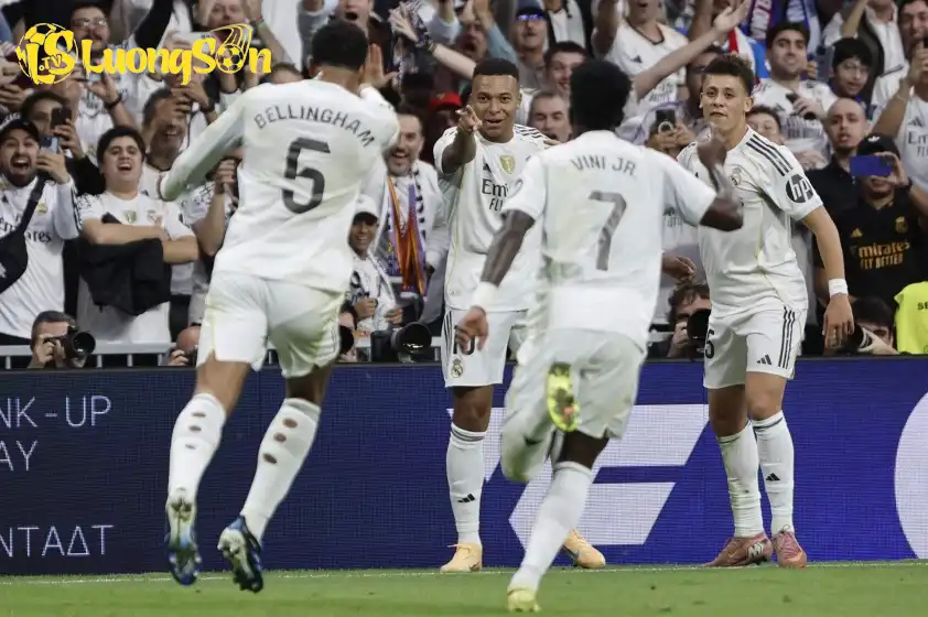 Real xuất sắc đánh bại Barca - Ảnh: EFE Real xuất sắc đánh bại Barca