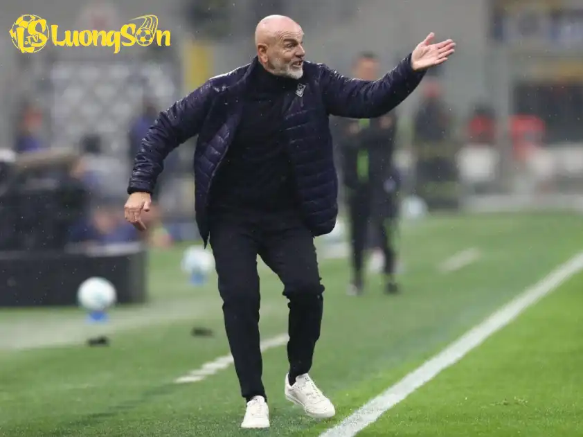 HLV Stefano Pioli đang đối mặt với áp lực rất lớn khi dẫn dắt Fiorentina ở thời điểm hiện tại